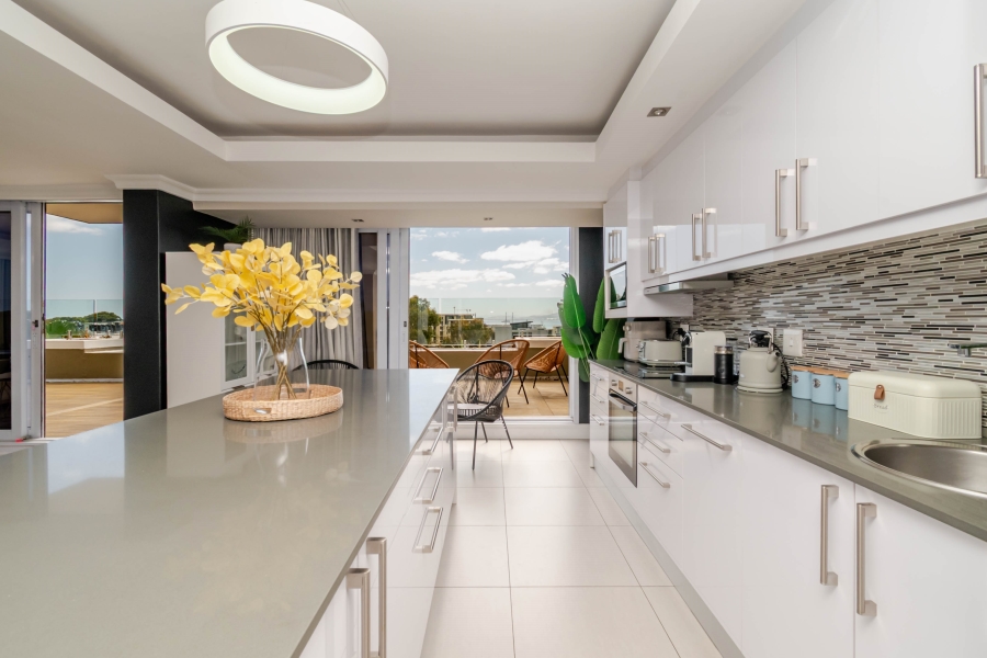 To Let 2 Bedroom Property for Rent in Green Point Western Cape